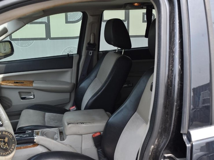 2009-jeep-grand-cherokee-limited-image-12