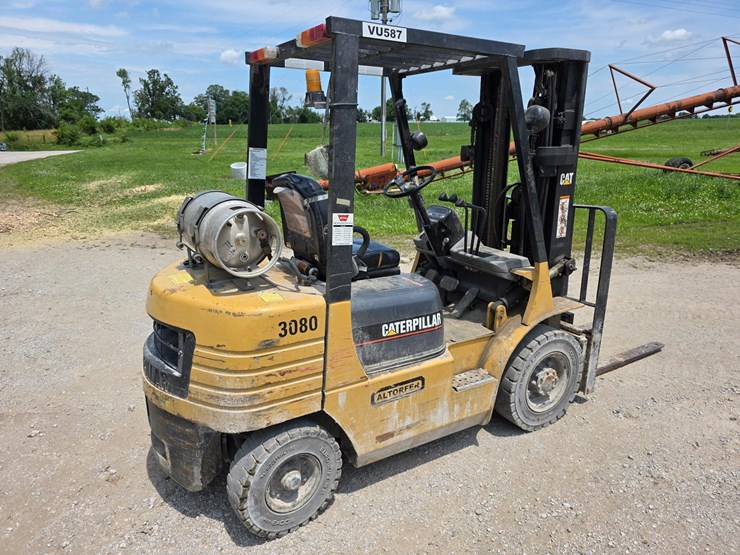 caterpillar-fork-lift-image-5