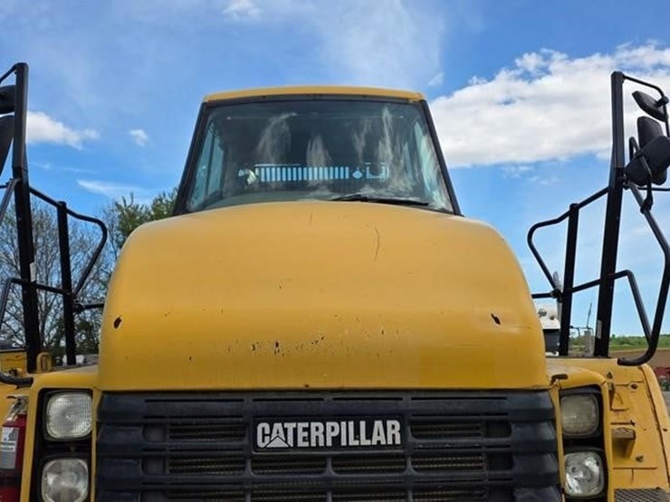 2011-caterpillar-740-image-46