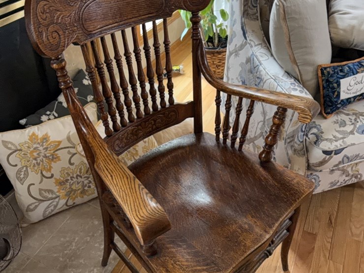antique-oak-sitting-chair,-excellent-condition-image-2