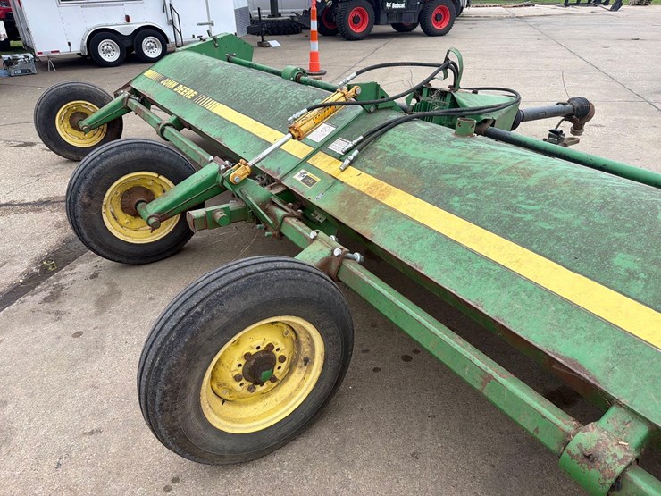 john-deere-220-image-7