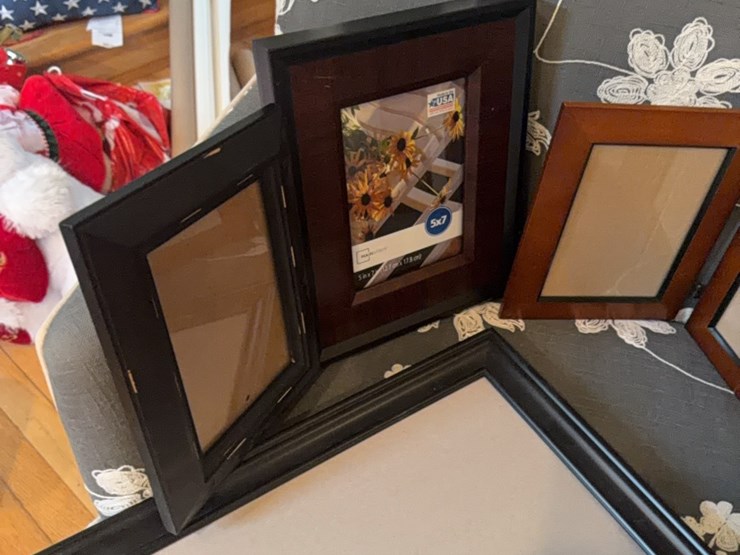 various-unused-picture-frames-and-tablecloth.-also-magazine-rack.-image-3