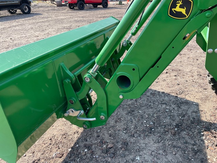 2022-john-deere-5055e-image-31