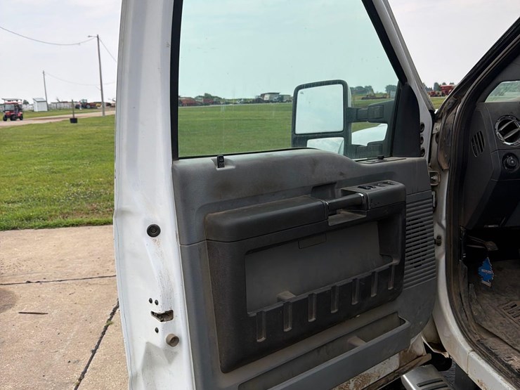 2010-ford-f350-image-34