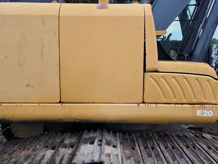 2011-deere-240d-lc-image-19