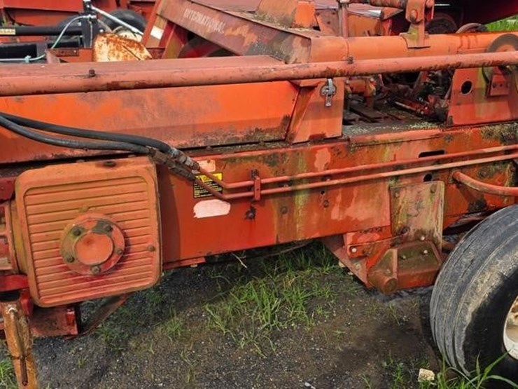 internatinal-435i-square-baler-image-23