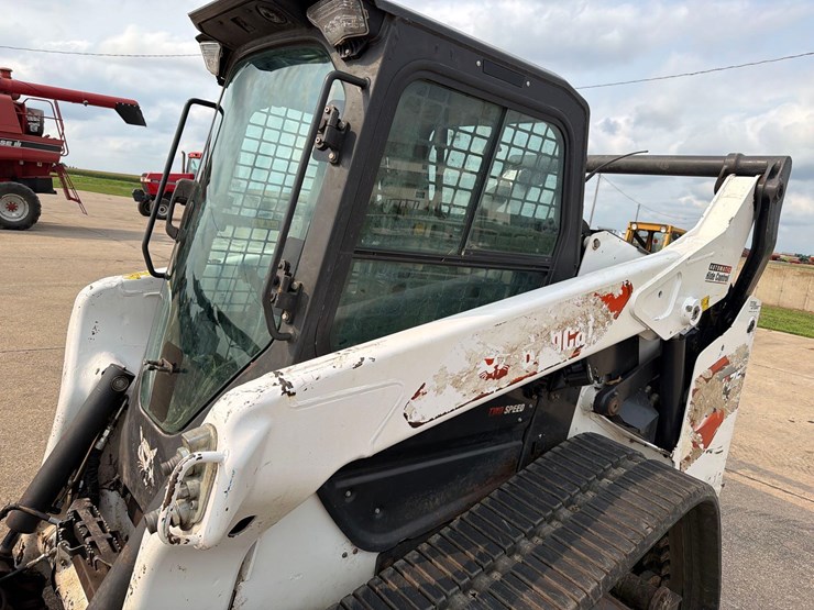 2021-bobcat-t76-image-34