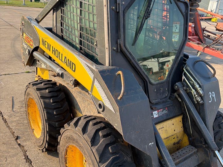 new-holland-l150-image-8