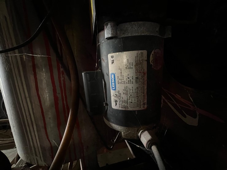 usc-800-seed-treater-with-guardrails-and-screen-image-22