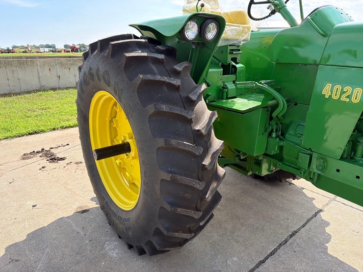 john-deere-4020-image-24