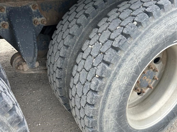 2005-freightliner-columbia-120-image-63