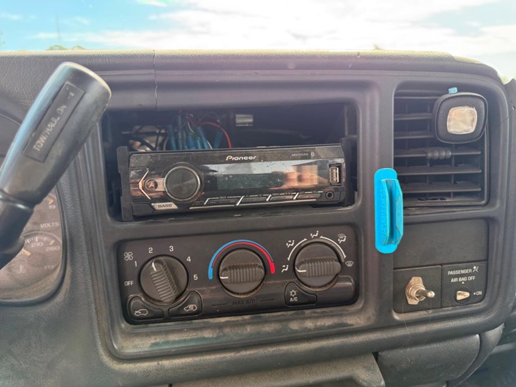 2002-gmc-2500hd-image-29