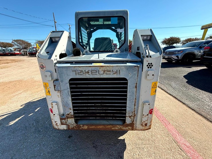 2019-takeuchi-tl8-image-4