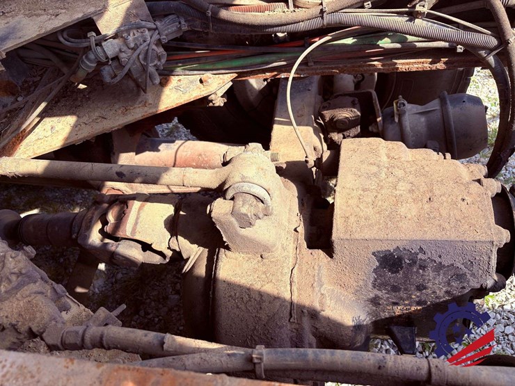 2006-freightliner-m2-106-image-102