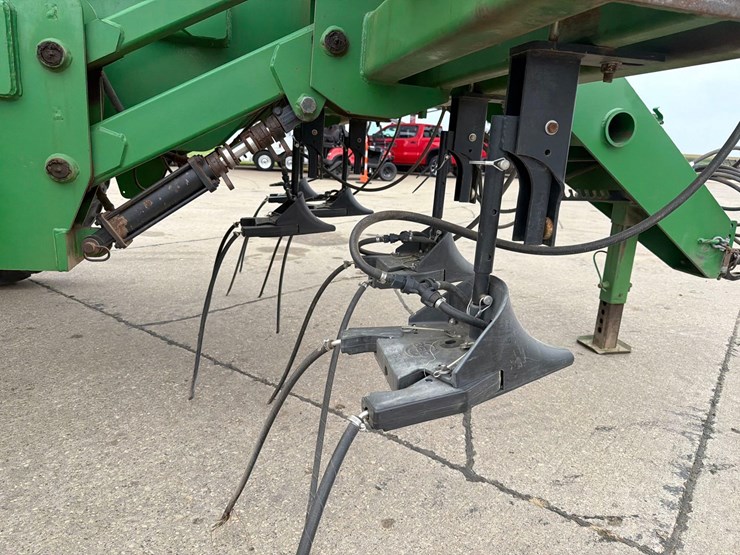 schaben-1500-gallon-pull-type-tool-bar-applicator-image-20