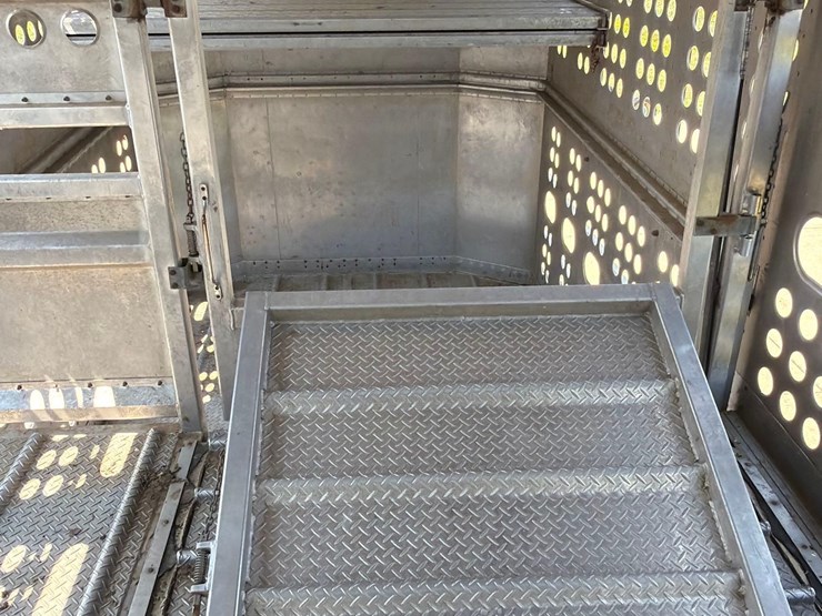 2016-merrit-102"-x-48ft-semi-livestock-trailer-image-68