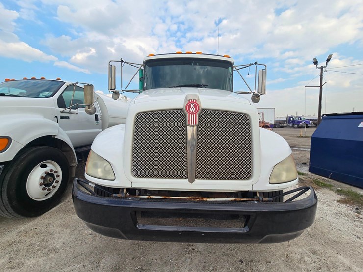 2010-kenworth-t370-image-21
