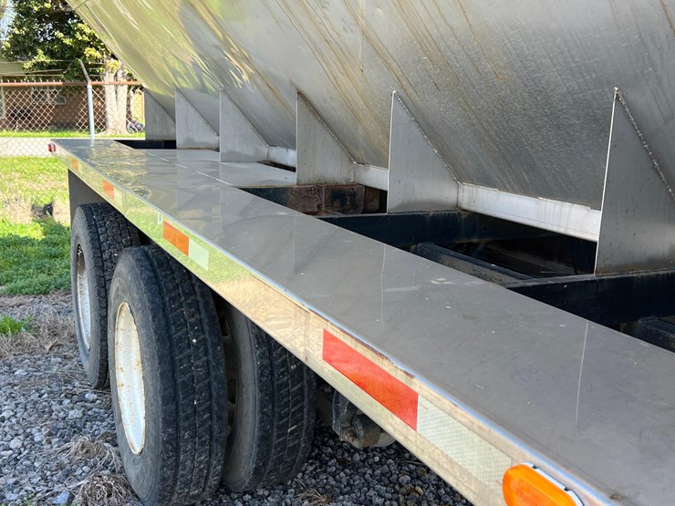 freightliner-cst120-image-33