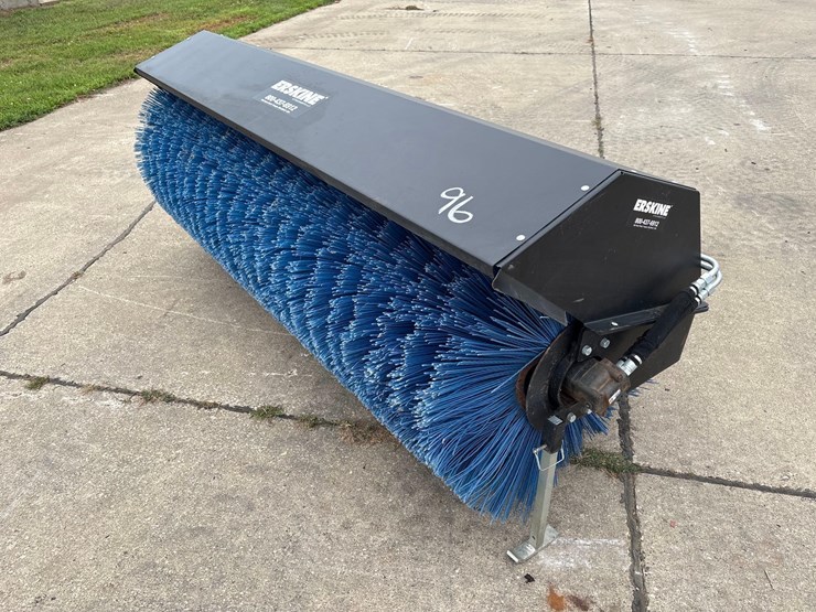 eskine-7ft-hydraulic-skidloader-broom-image-12