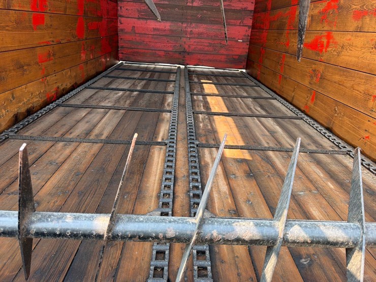 lindsay-14ft-front-unload-silage-wagon-image-13
