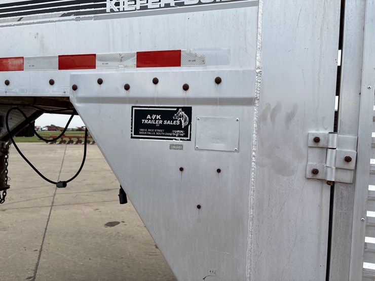1989-kiefer-built-7ft-x-22ft-aluminum-gooseneck-livestock-trailer-image-13