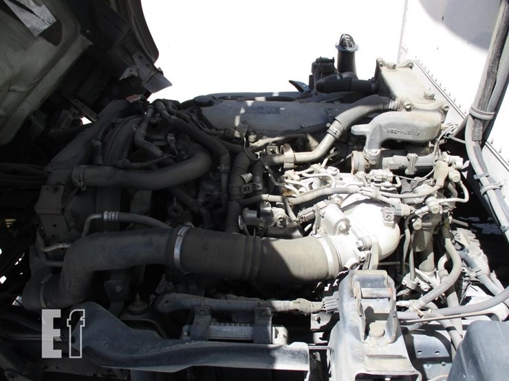 2016-isuzu-nqr-image-5