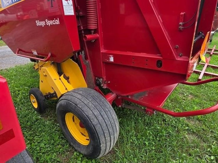 new-holland-br7060-image-13
