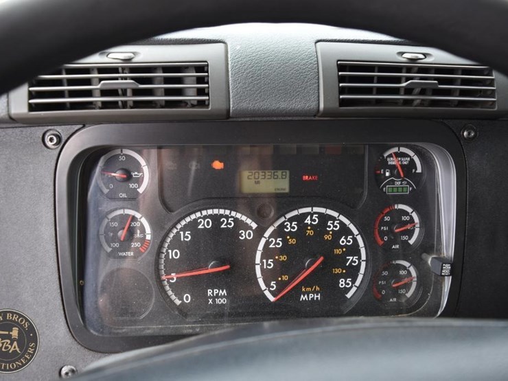 2011-freightliner-cascadia-113-image-47