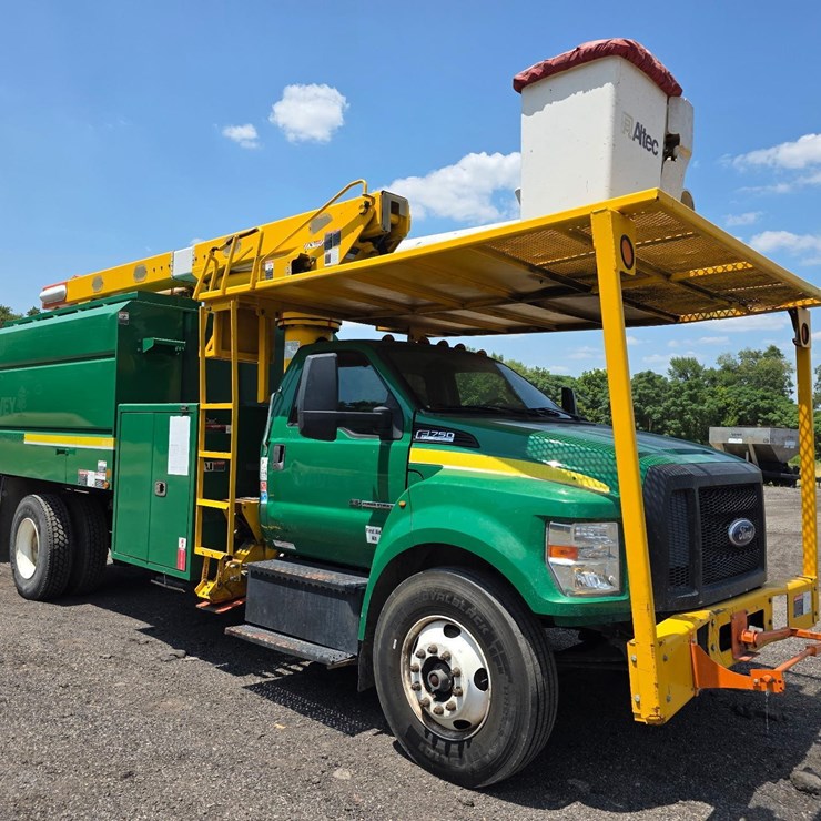 2017 FORD F750