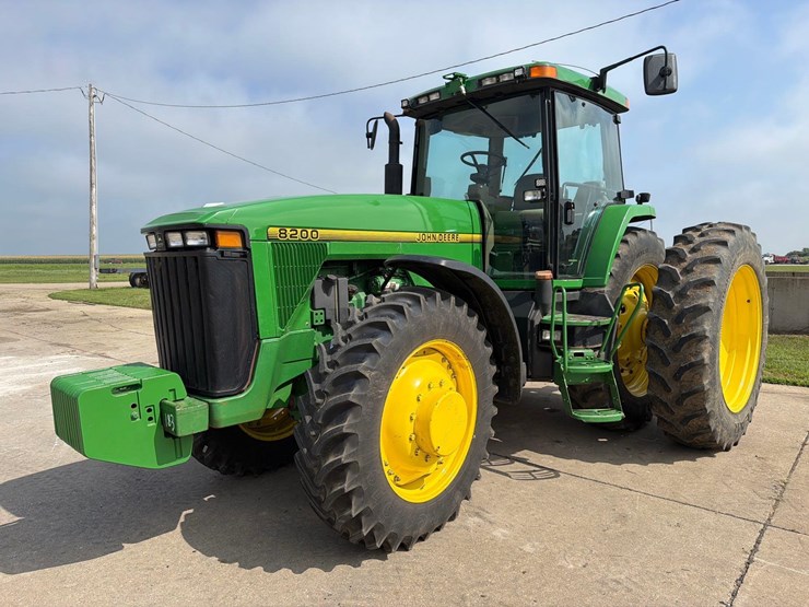 john-deere-8200-image-42