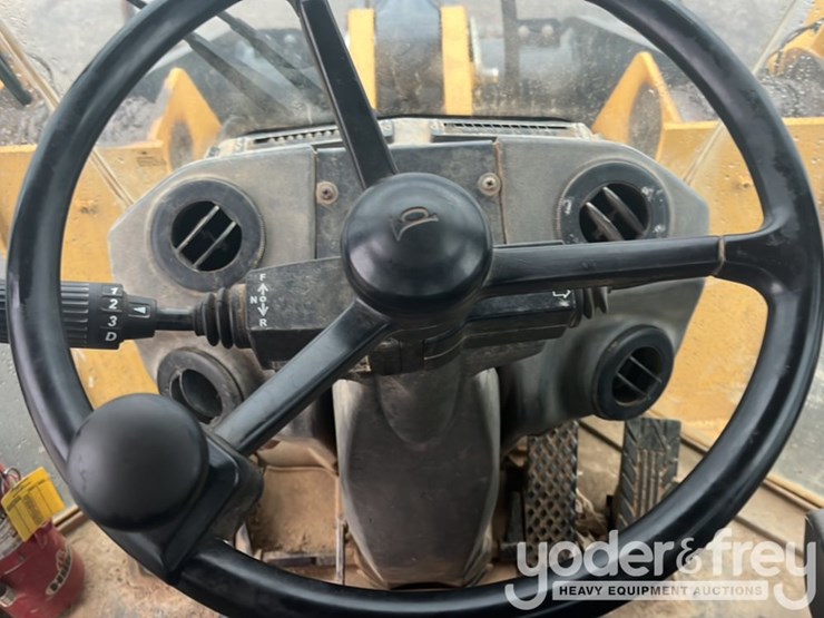 2014-deere-624k-image-38