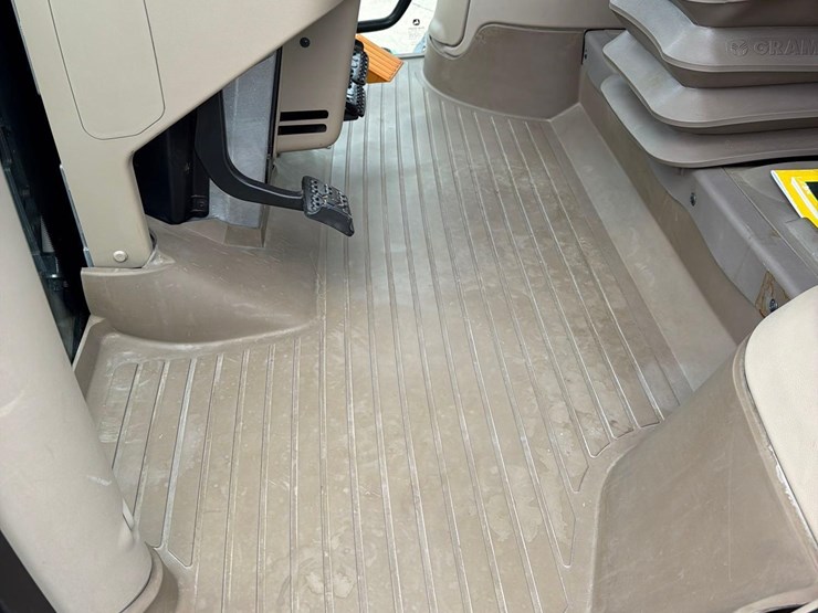 2021-john-deere-6155r-image-37