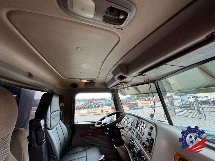 2008-peterbilt-365-image-65