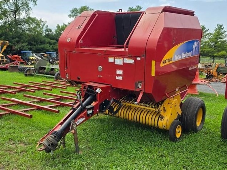 new-holland-br7060-image-2