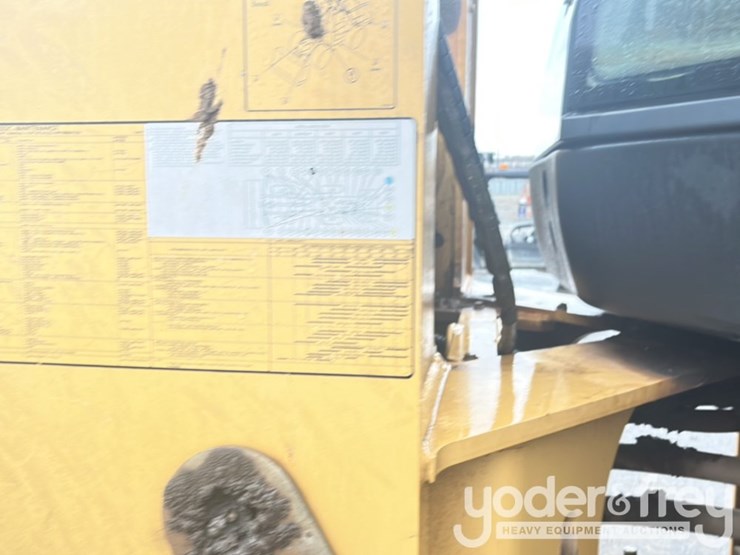 2014-deere-624k-image-50
