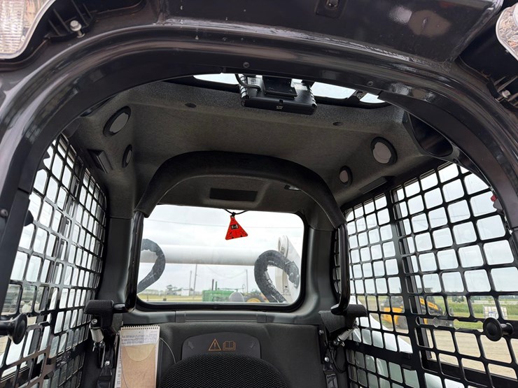2022-bobcat-s770-image-39