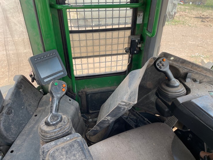 2015-deere-648l-image-50