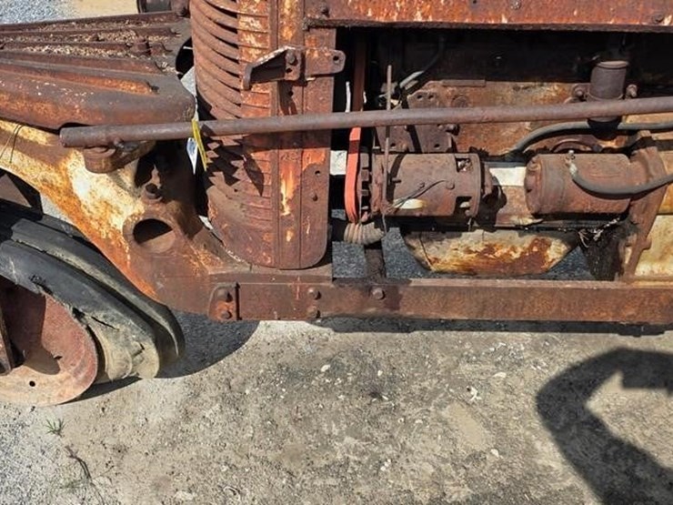 silver-king-tractor-(not-running)-106-image-6