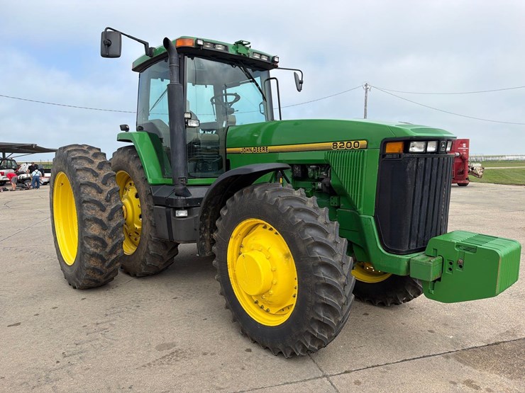 john-deere-8200-image-4