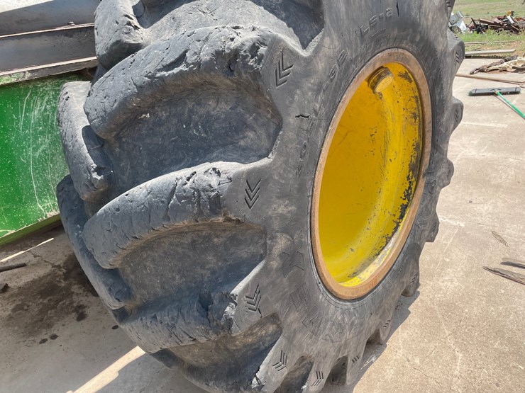 2015-deere-648l-image-16