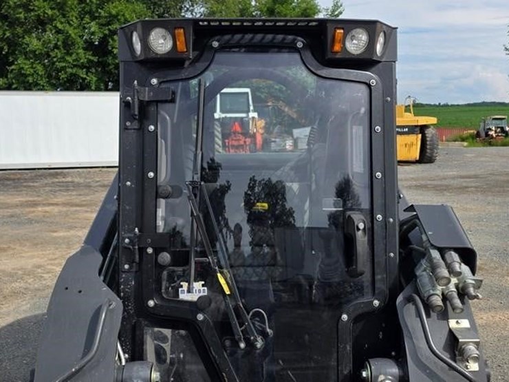 2022-new-holland-c345-image-39