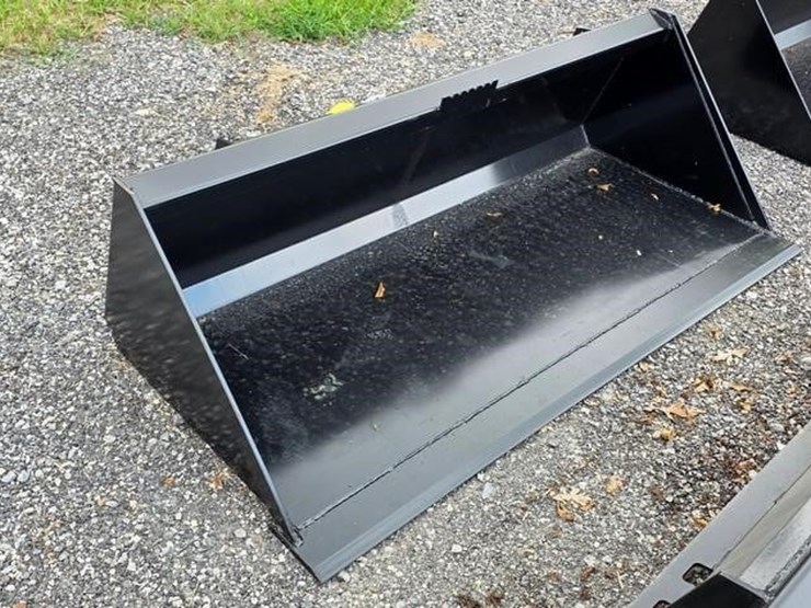 new-swict-66"-skidloader-bucket-image-1