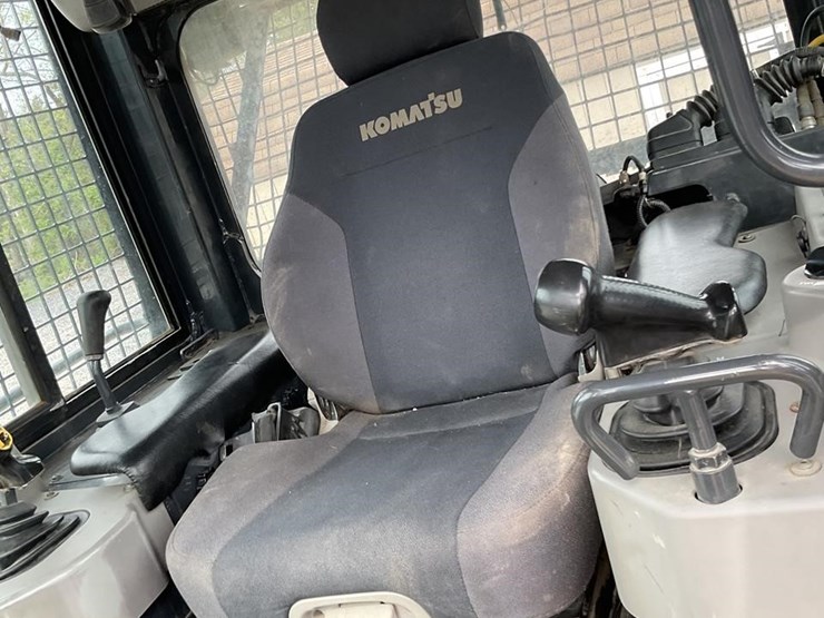 2015-komatsu-d61ex-23-image-13