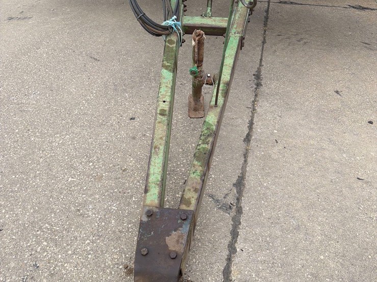 john-deere-330-image-13