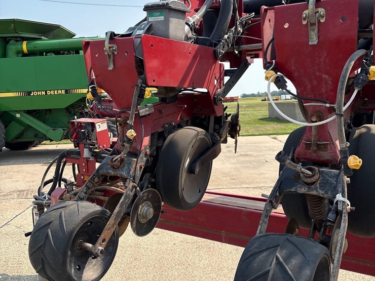 2011-case-ih-1240-image-21