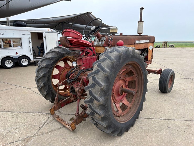 farmall-460-tractor-image-4