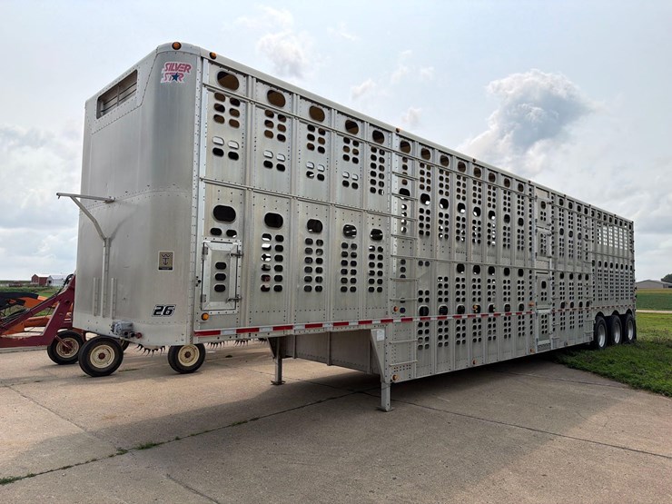 2014-wilson-livestock-trailer-image-1