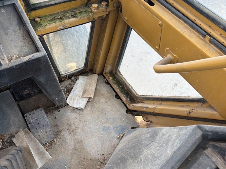 caterpillar-416-image-43