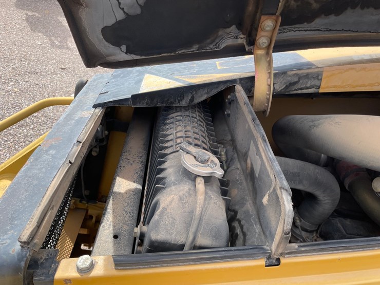 caterpillar-416d-image-46