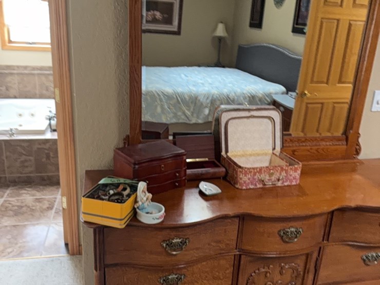very-large-oak-dresser-with-large-high-back-mirror-image-7